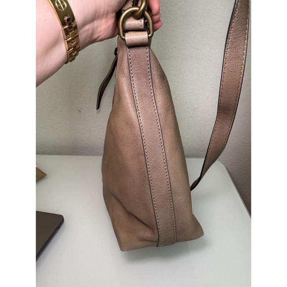 Frye CLAUDE HOBO Shoulder Bag Leather Light Brown 2 Strap Boho Western $398 NEW - Picture 6 of 16